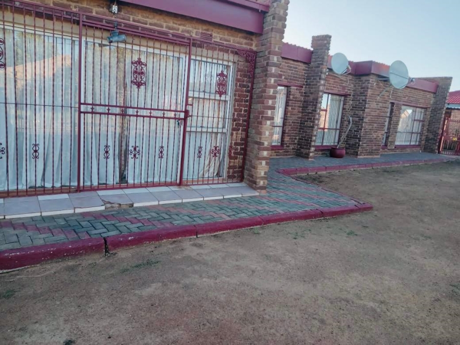 3 Bedroom Property for Sale in Selosesha Free State